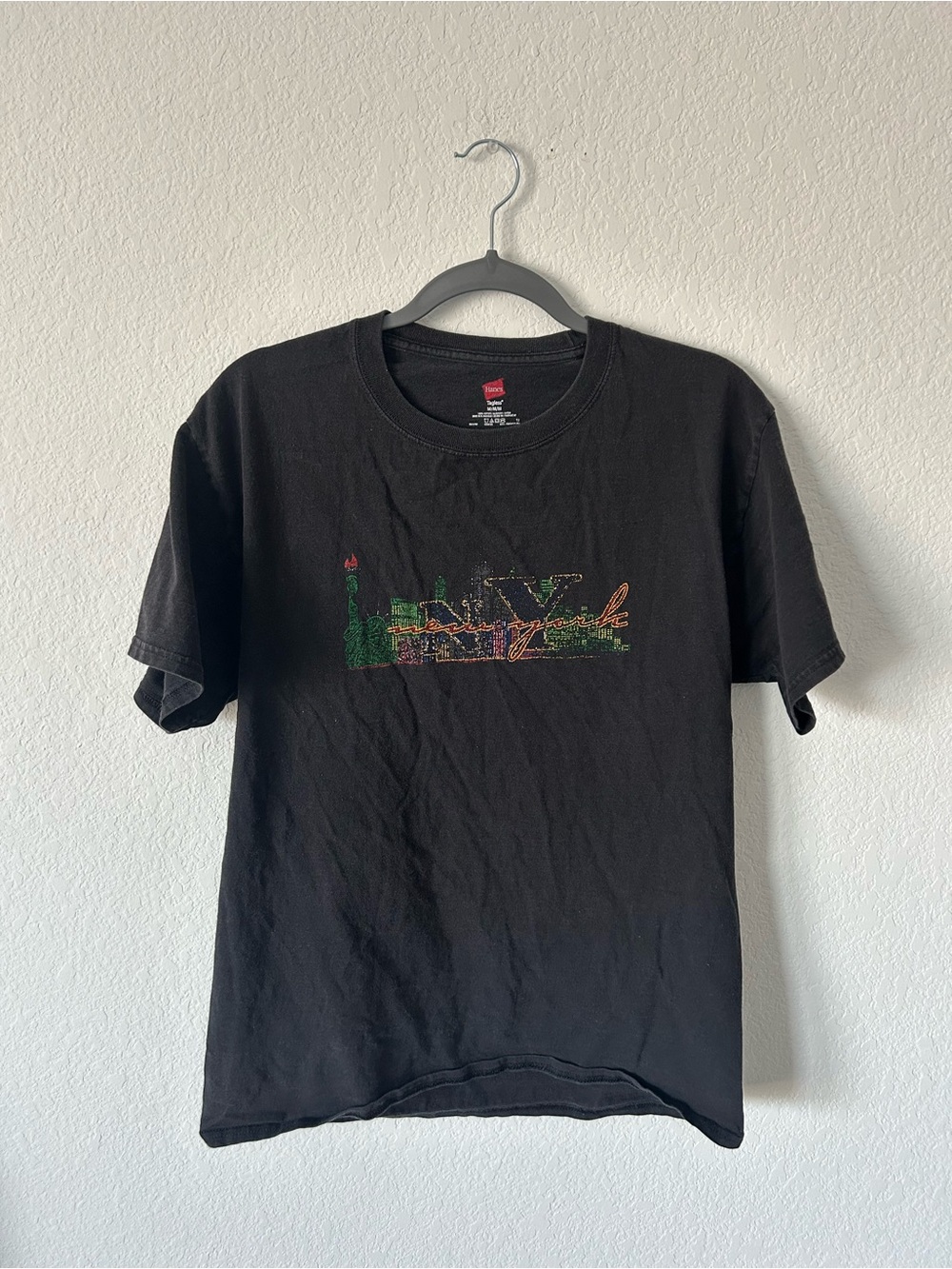 Vintage Style Hanes Tagless New York City Skyline Graphic Tee - Size M